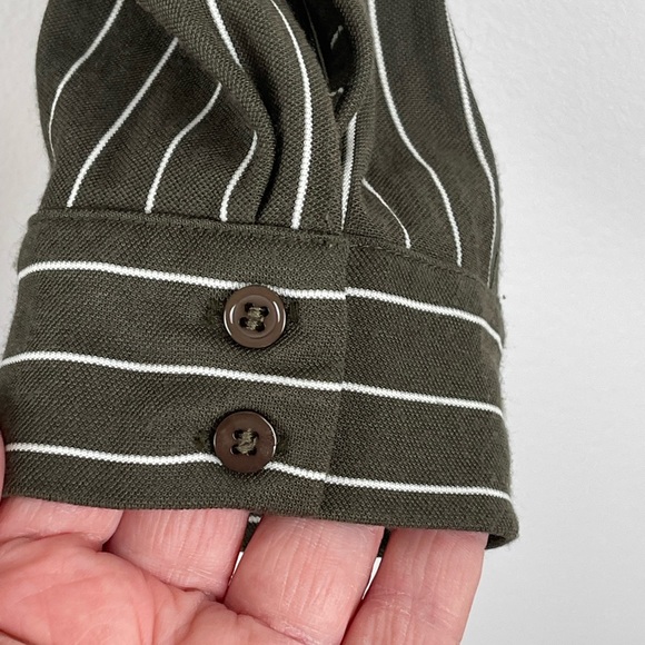 Everly Round Neck Boxy Long Sleeve Top Women’s size M Olive Green/White Striped - Picture 5 of 8